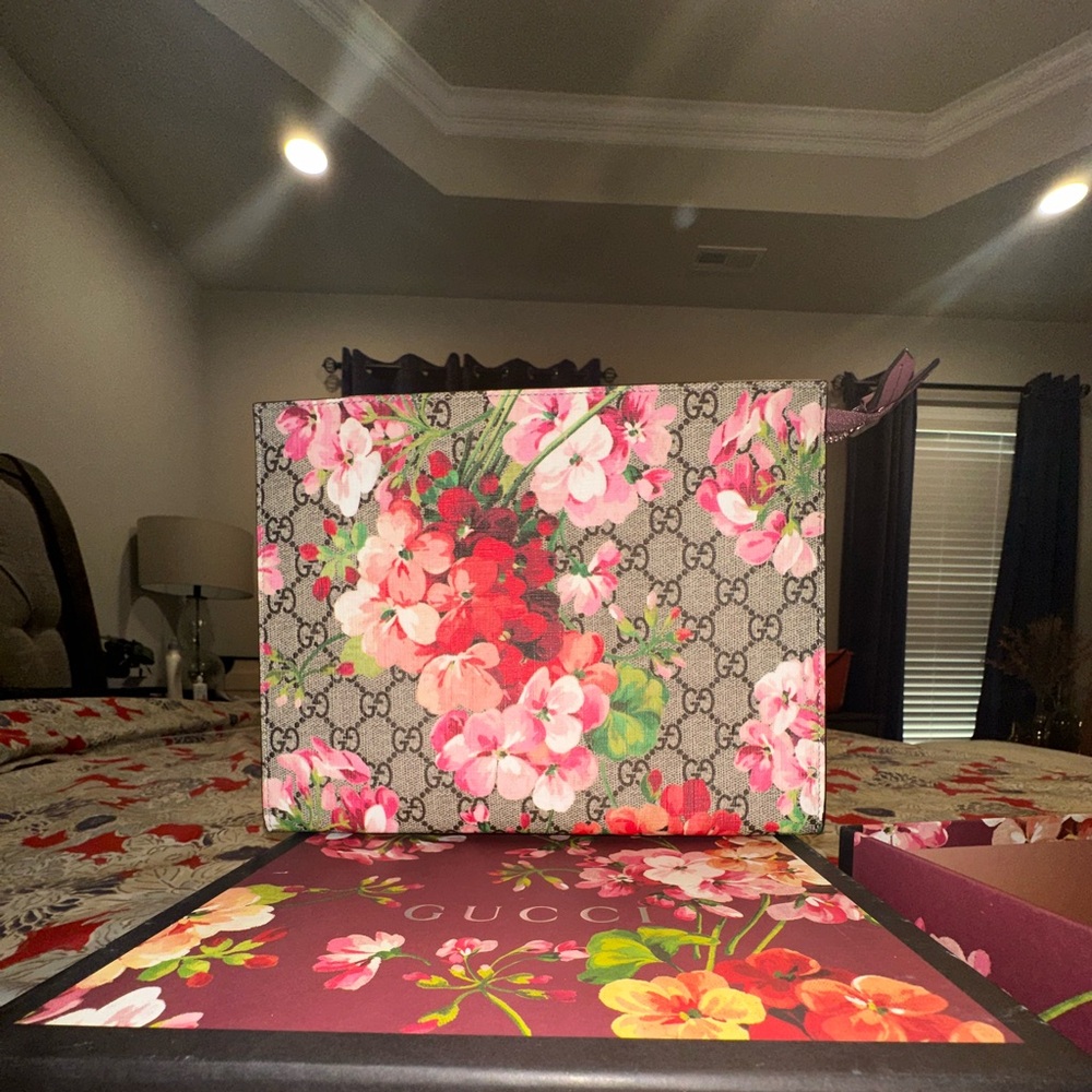 Authent Gucci Bloom Toiletry 26 EUC